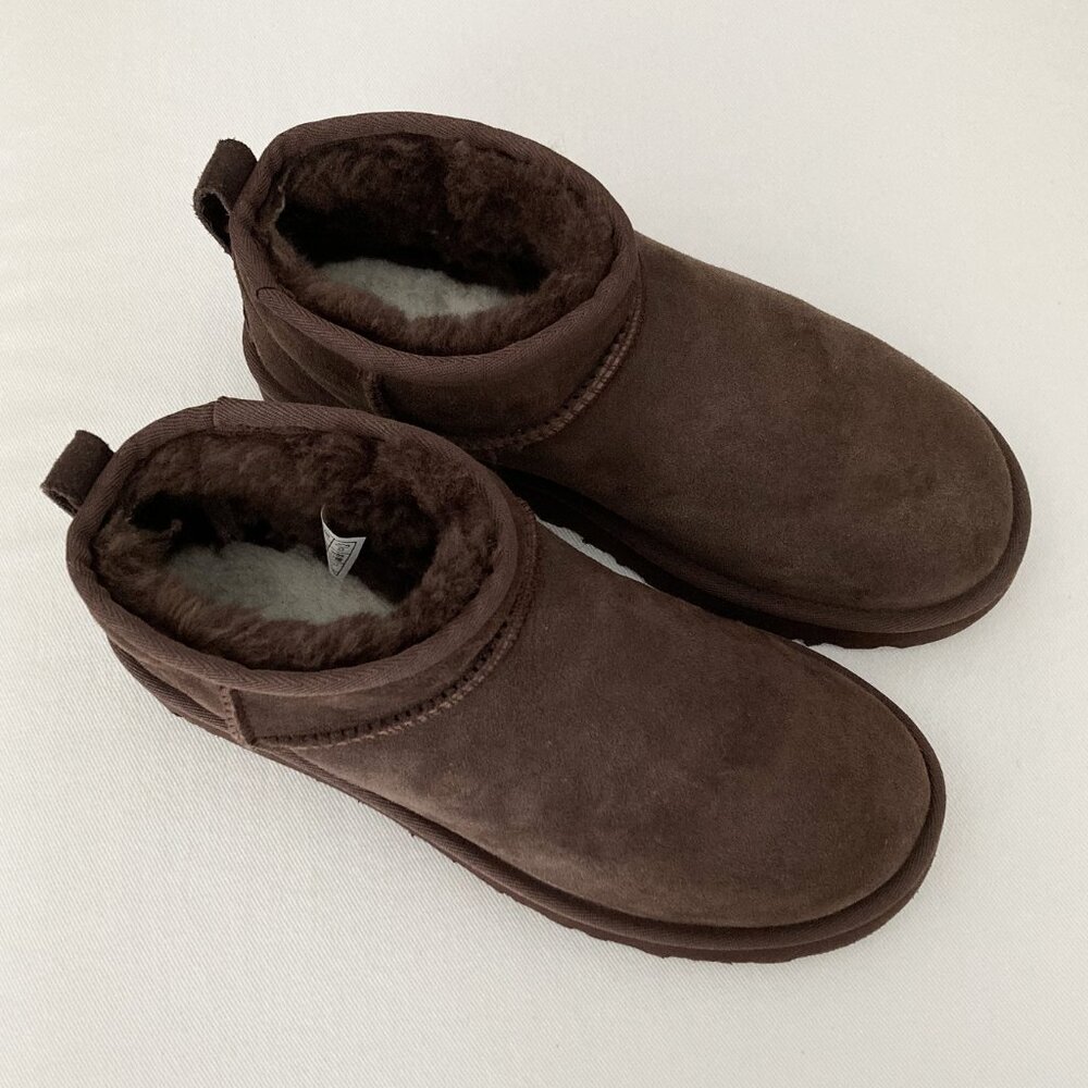 UGGS Classic Ultra Mini Boots in Chocolate Brown Size US 8